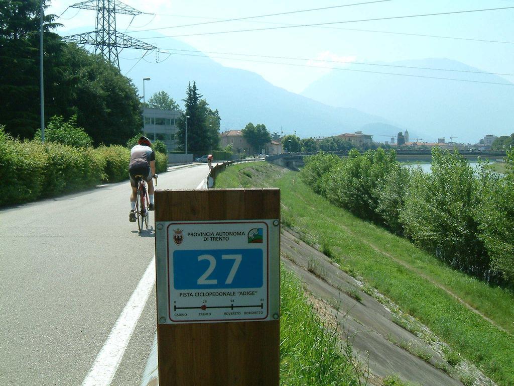 Alloggio Turistico Short Lets Al Parco Di Melta Lägenhet Trento Exteriör bild